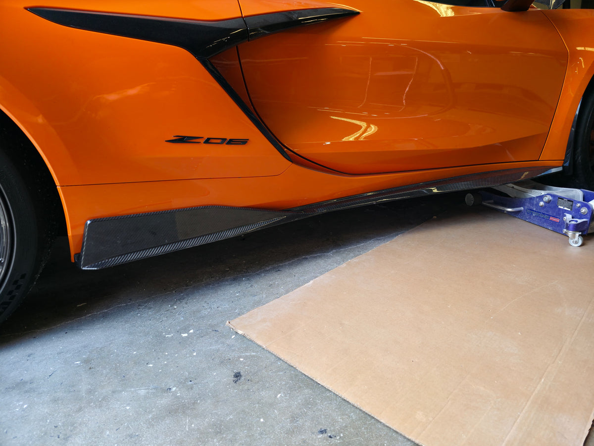 C8 Z06 Z07R side skirts, large side blade. Pre preg 2x2 carbon
