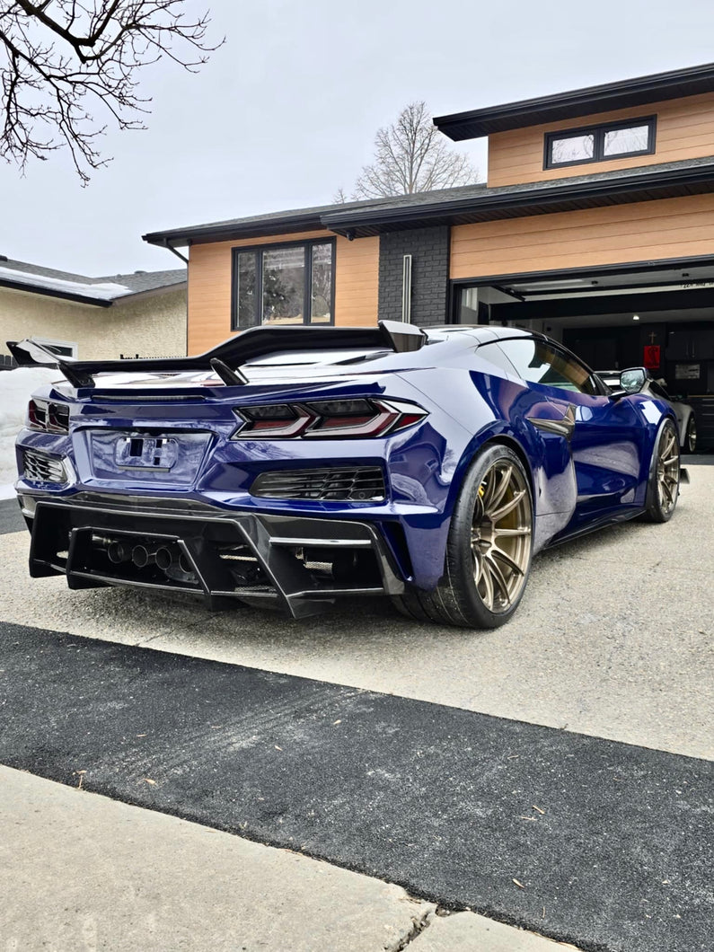 C8 Z07R rear diffuser, 2x2 V weave carbon. Z06/Eray/Stingray fitment